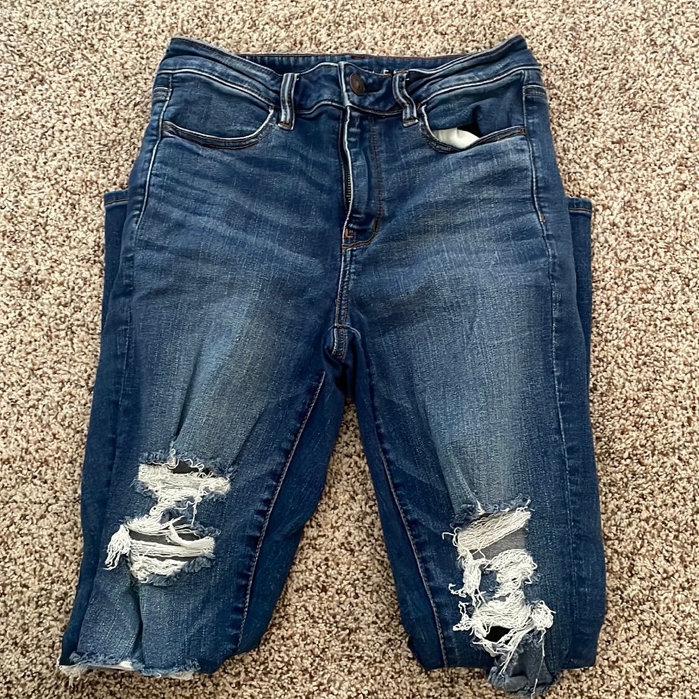 American eagle ripped skinny jeans.
